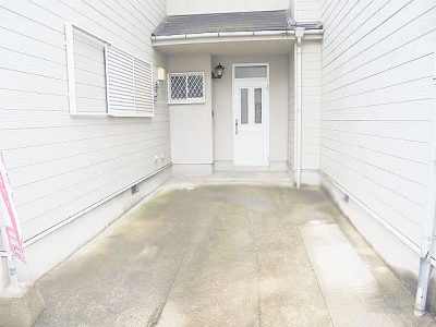 玄関前駐車場