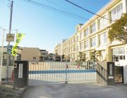 山手小学校（850ｍ）