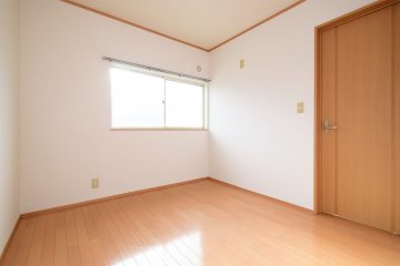 ２階洋室（５.５帖）