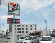 セブンイレブン宝殿駅前店(70m)